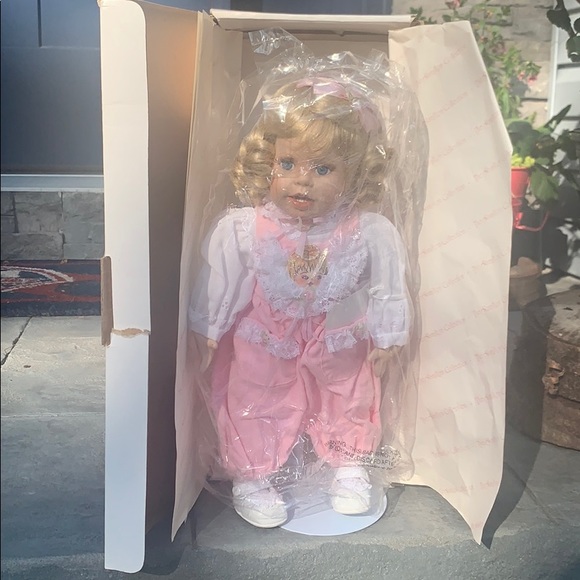 Lauren Doll by Phyllis Parkins, HamiltonCollection - Picture 3 of 6